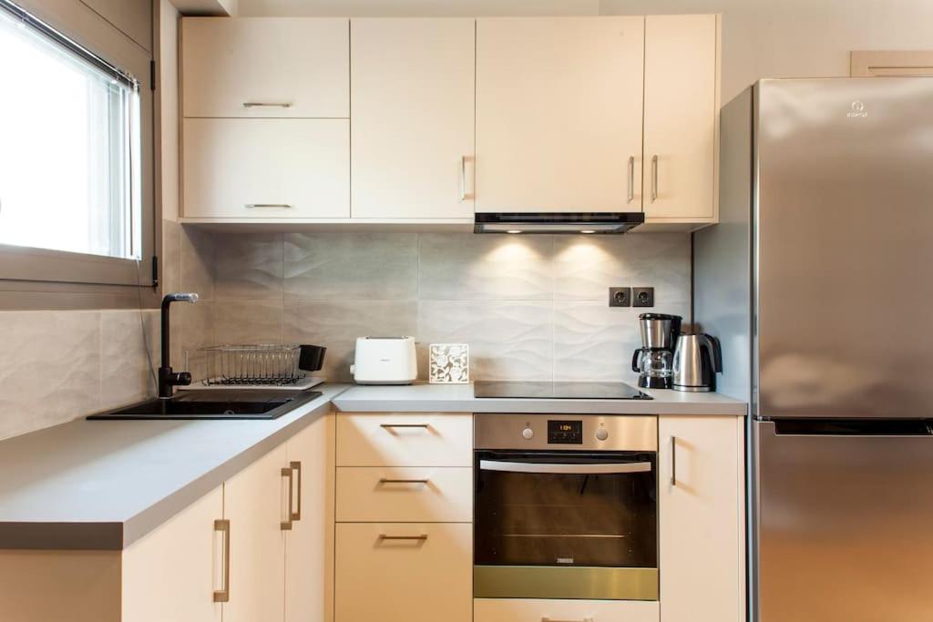 Minimal Loft Art with Sea View Over Heraklion Harbour - 5