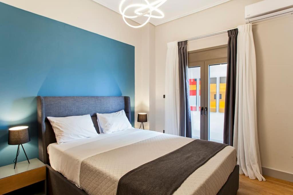 Minimal Loft Art with Sea View Over Heraklion Harbour - 8