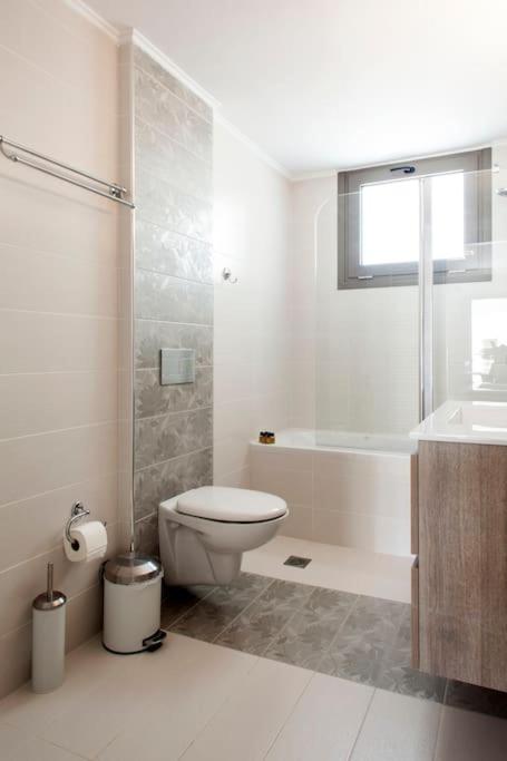 Minimal Loft Art with Sea View Over Heraklion Harbour - 14