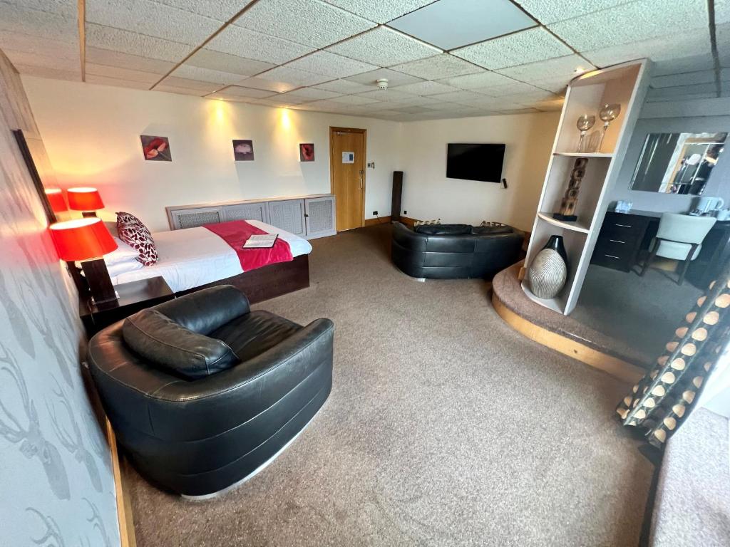 Inn On The Prom At The Fernlea Hotel - 