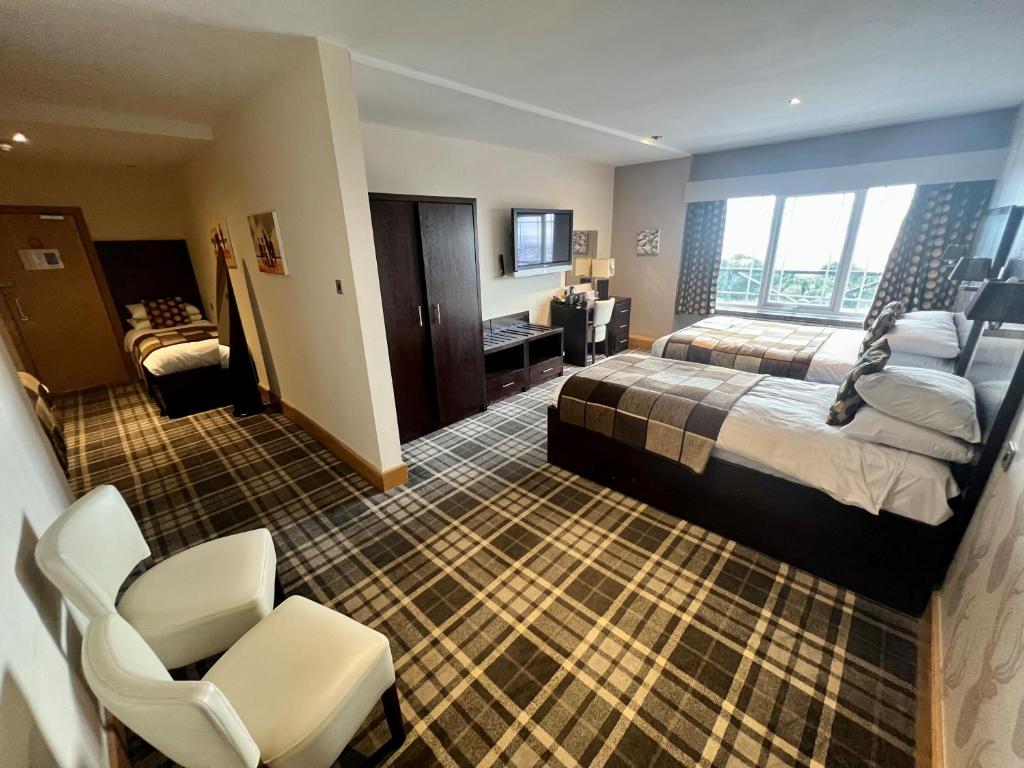 Inn On The Prom At The Fernlea Hotel - 