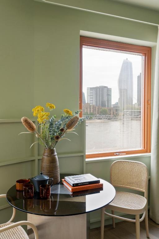 Locke at Broken Wharf - Resim 37