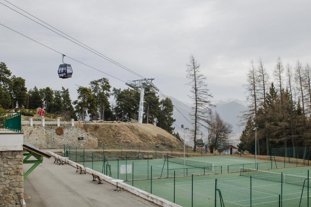 Tenis a/nebo squash v ubytování Appartement T2 Font Romeu nebo okolí