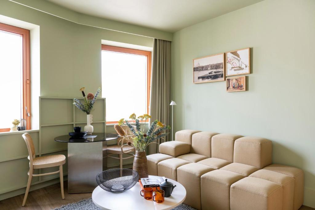 
One Bedroom Open Plan Suite
