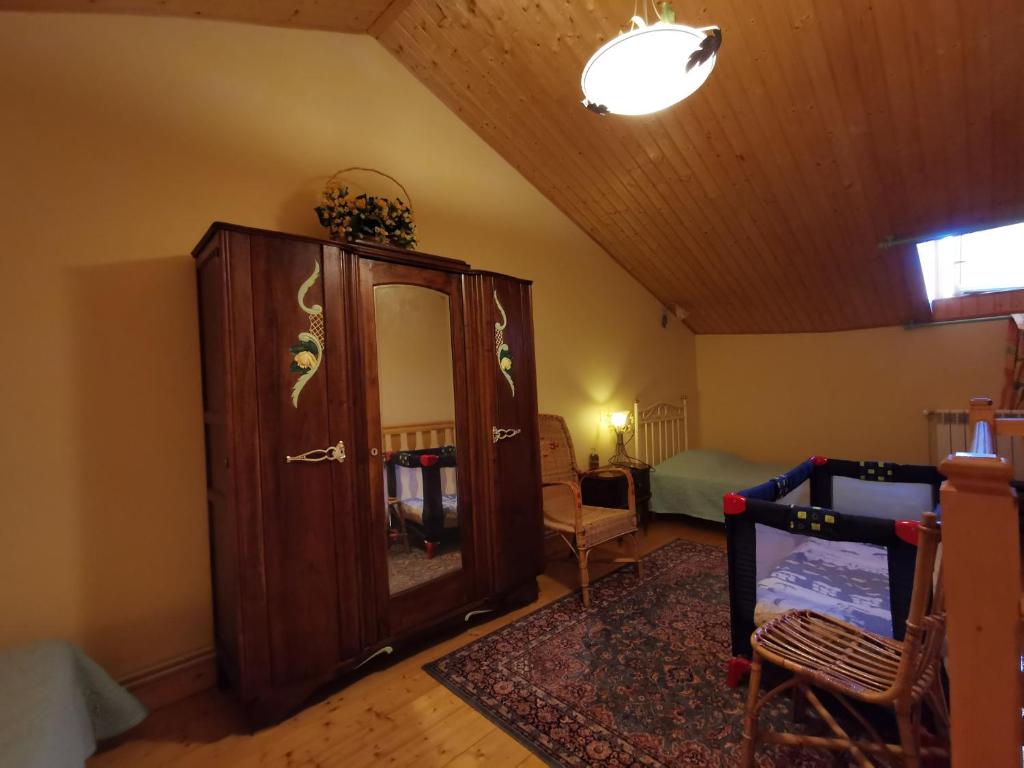 Posedenie v ubytovaní Charmant gîte historique avec pêche privée et forêt, près de Brioude et Blesle - FR-1-582-352