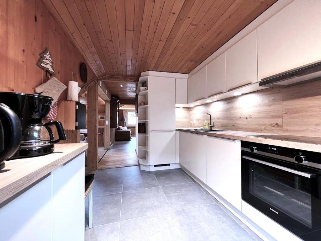 Kuchyň nebo kuchyňský kout v ubytování ZE Mountain Lodge, Morgins