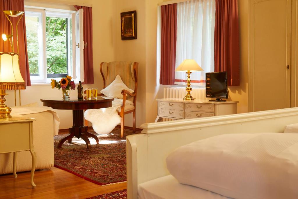Postel nebo postele na pokoji v ubytování Gästehaus Englischer Garten