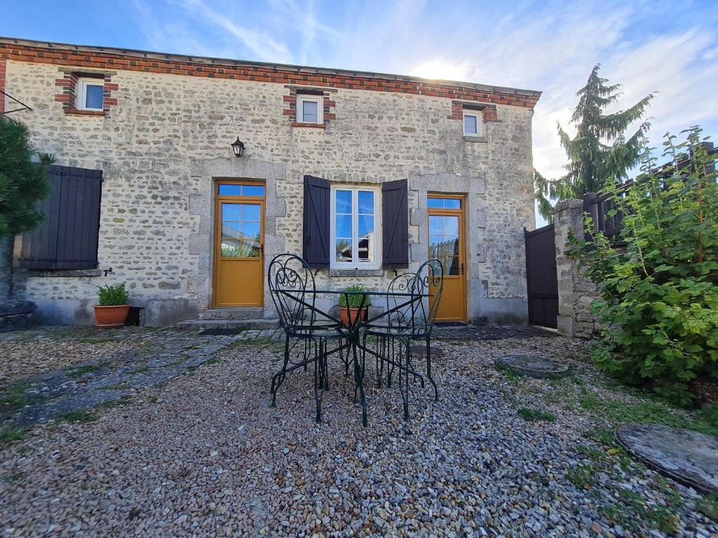 Charmant Gîte au Calme près de Pithiviers avec Jardin et Terrasse - FR-1-590-133 - Maison De Vacances (4 Adultes)