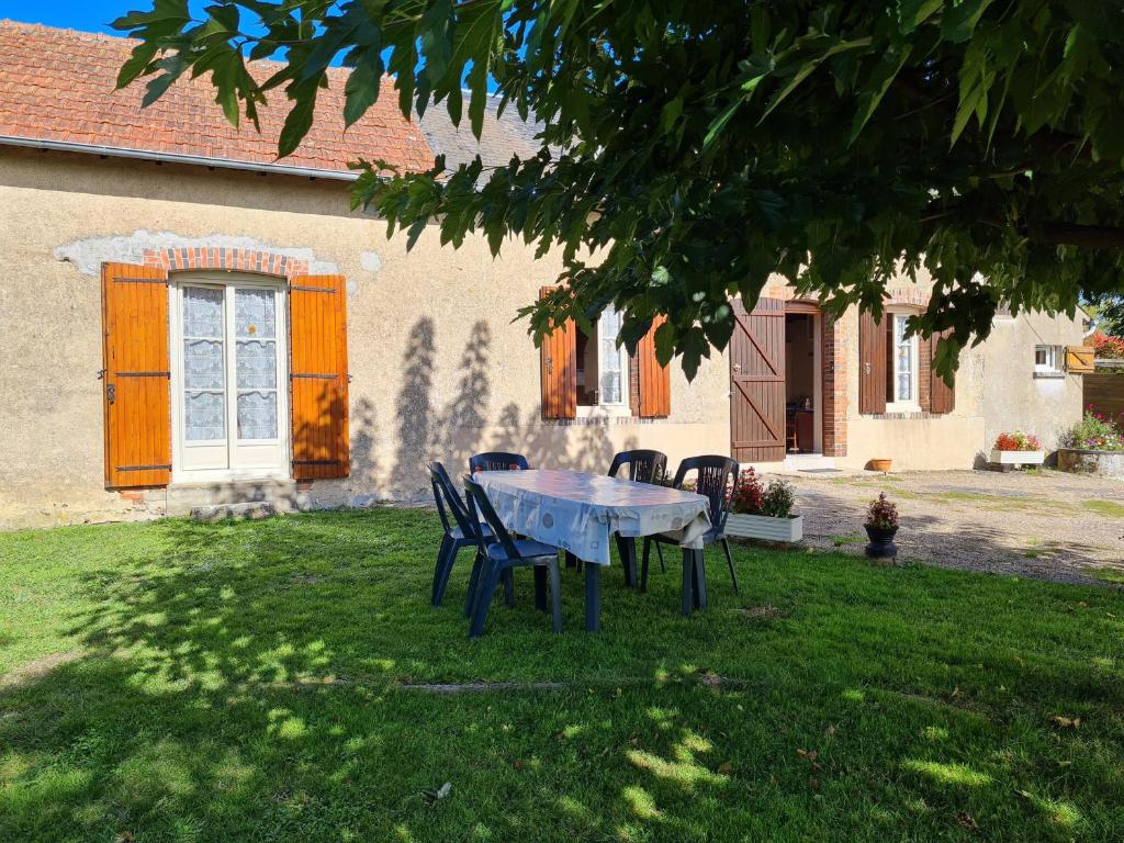 Gîte indépendant avec cour fermée à 1km du village - FR-1-590-177 - Maison De Vacances (5 Adultes)