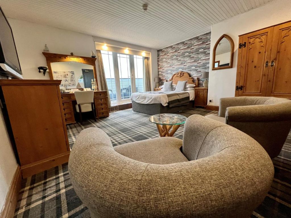 Inn On The Prom At The Fernlea Hotel - 