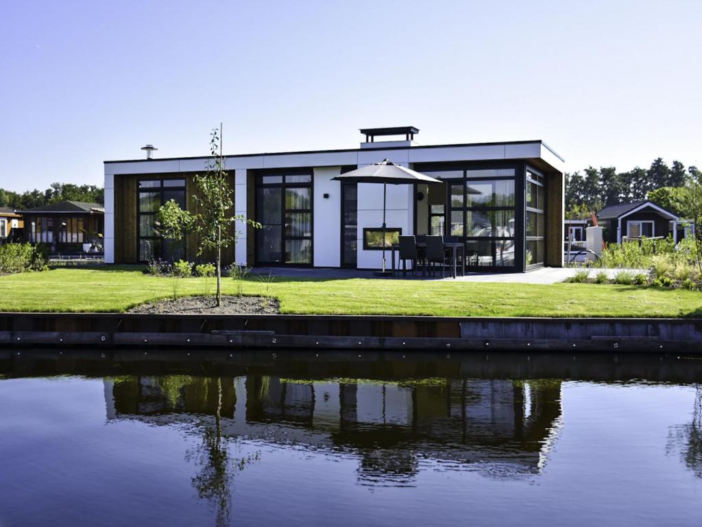 a modern house with a view of the water at Holiday Home MarinaPark Nieuw Loosdrecht-3 by Interhome in Loosdrecht