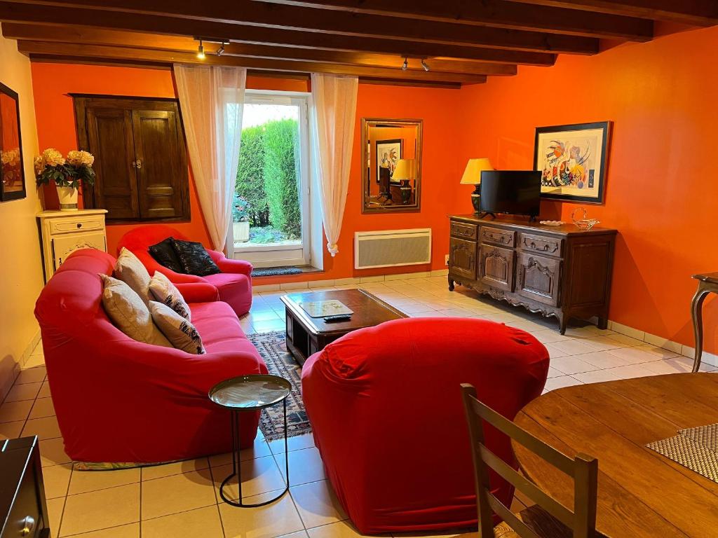 Gîte de Charme avec Terrasse près de Bourbonne-les-Bains, 2 chambres, poêle à bois, Wifi inclus - FR-1-589-118 - Casa De Vacaciones (5 Adultos)