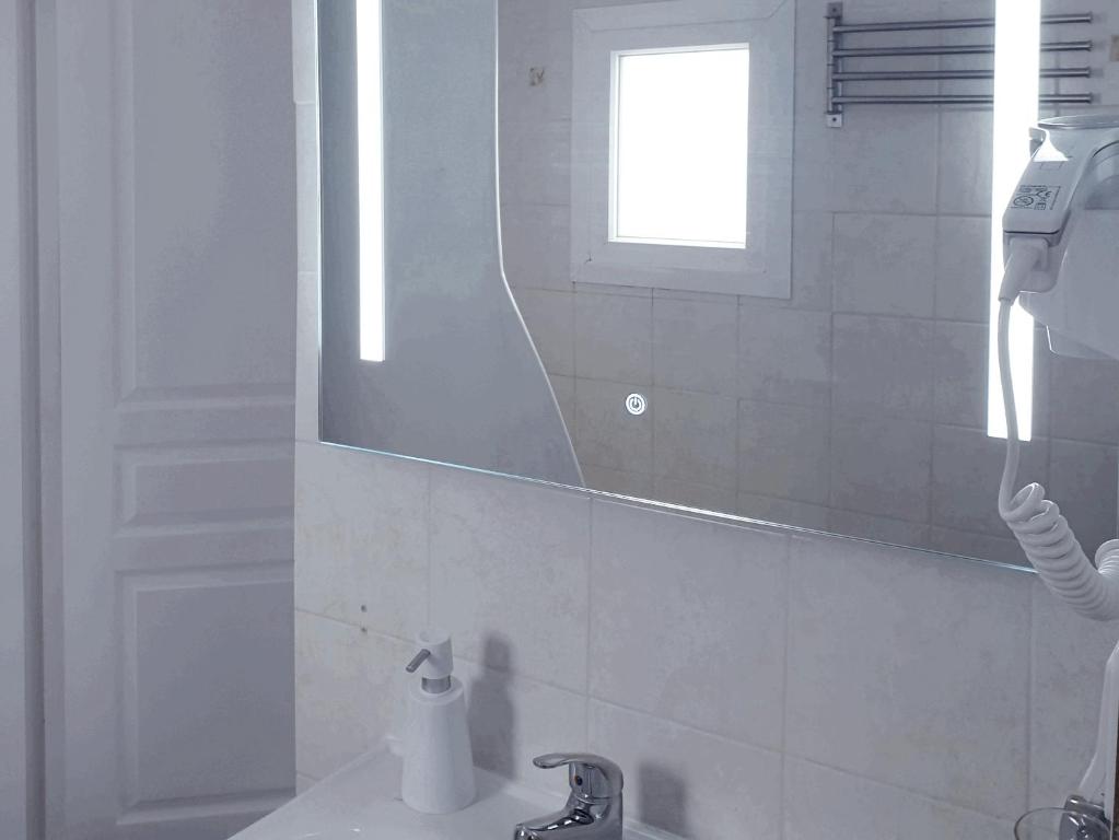 Łazienka w obiekcie ELPIS MYKONOS APARTMENTS - Mykonos Town Delos Port