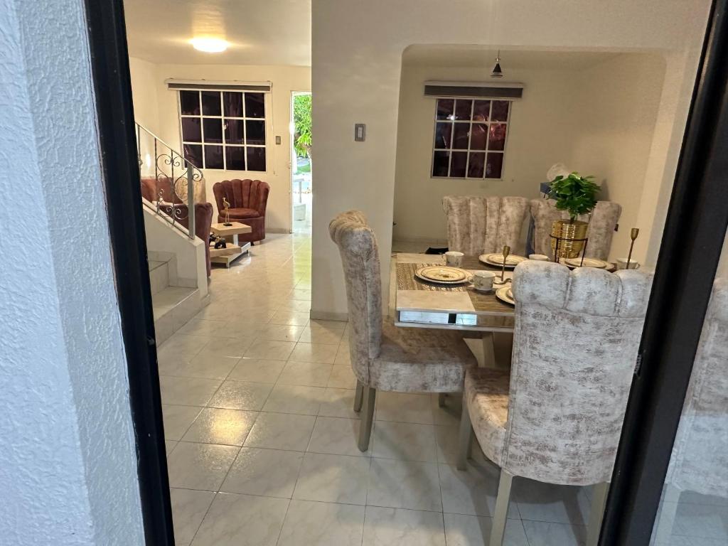 a dining room with a table and chairs at Casa Conjunto Rosario Norte 2 in Valledupar