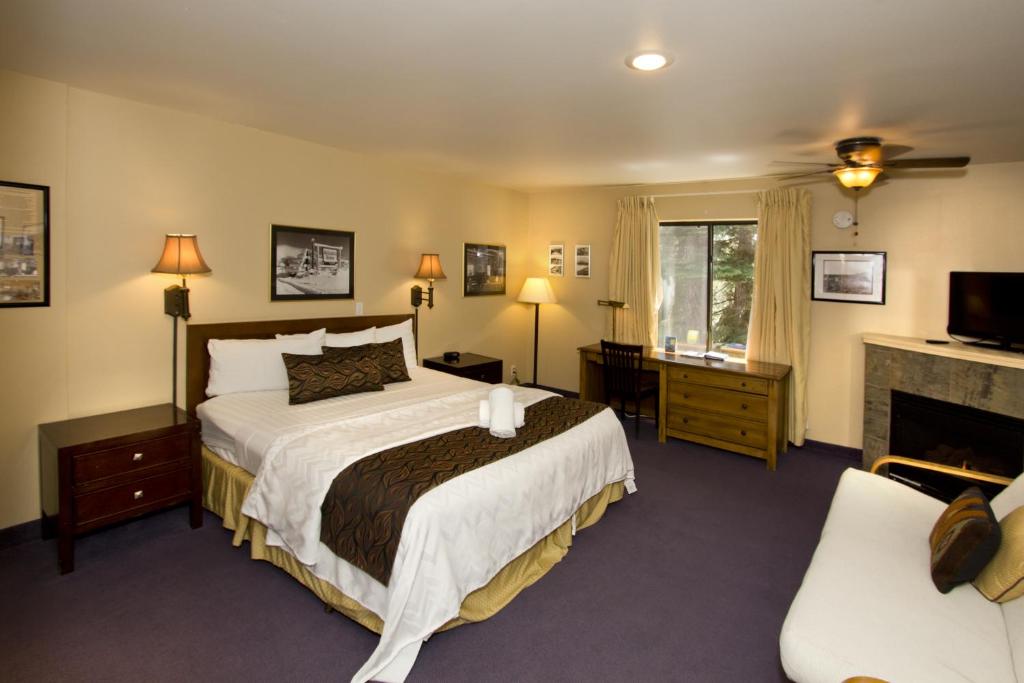 Holiday Haus - Deluxe King Room