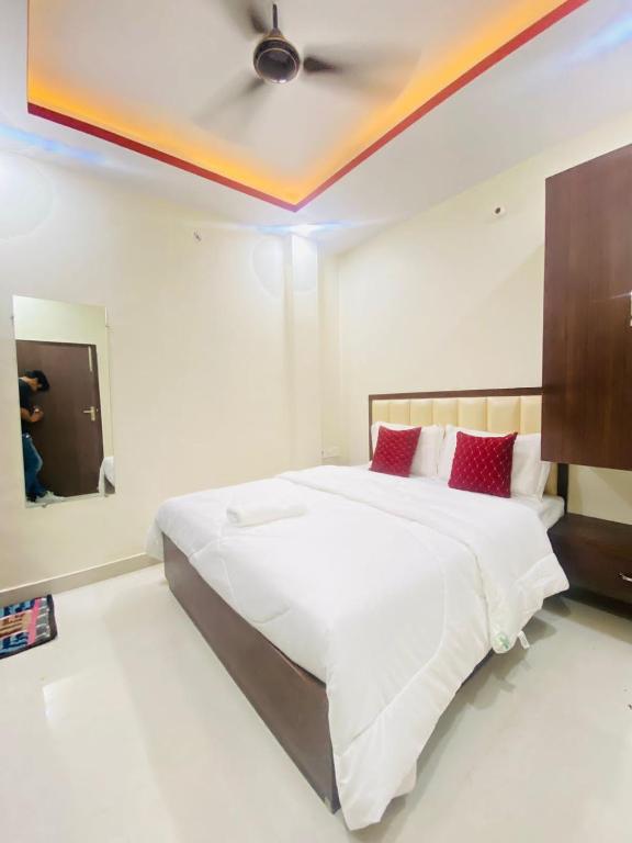 a bedroom with a large bed with a ceiling at Hotel Pru with car parking in Alambagh