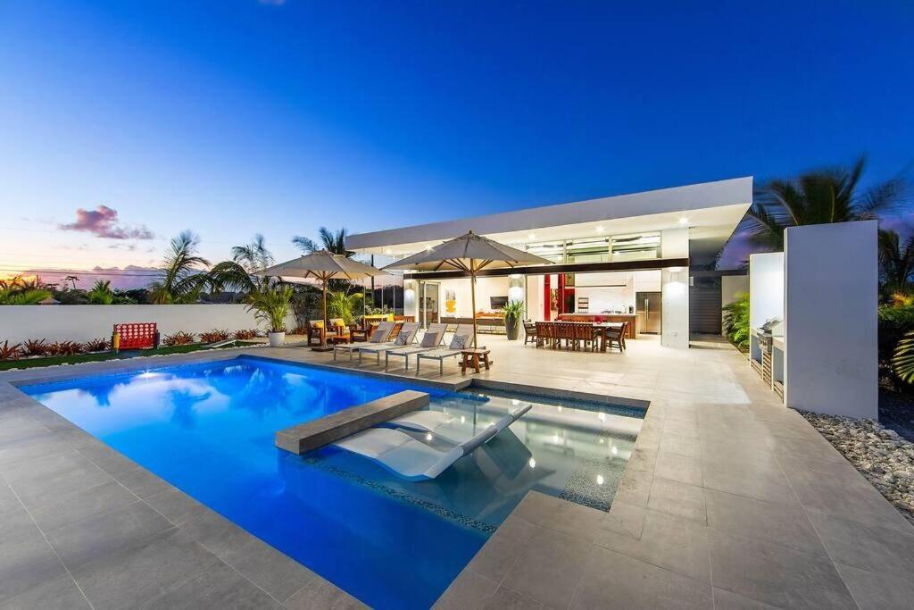 Oceanside 4 Bedroom Luxury Villa with Private Pool, 500ft from Long Bay