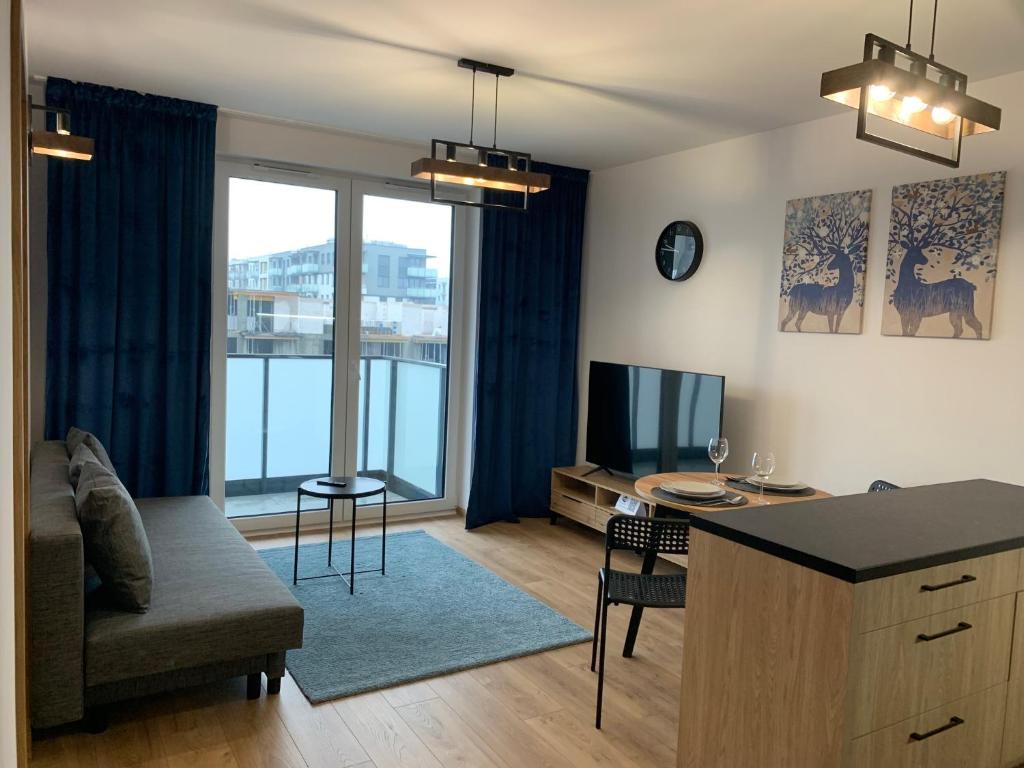 Μια τηλεόραση ή/και κέντρο ψυχαγωγίας στο Apartament Powstańców Warszawy 4E #free parking