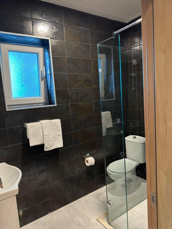Koupelna v ubytování Uniluxury Hotel Prishtina