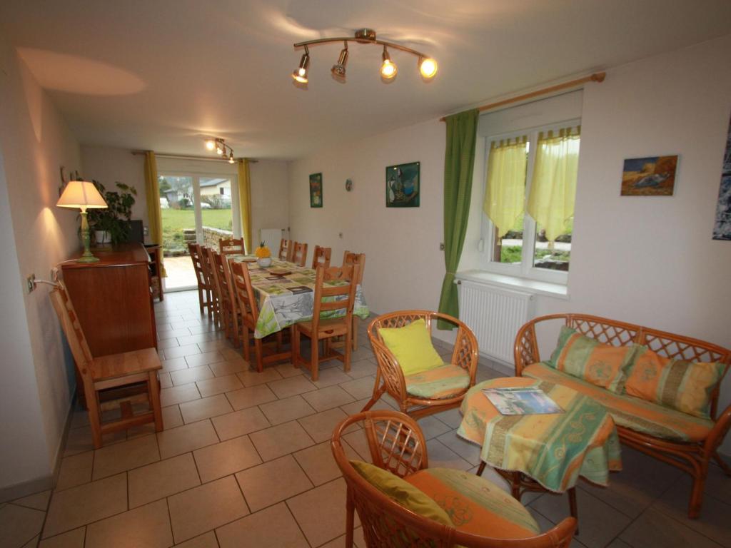 Posedenie v ubytovaní Gîte spacieux avec grande terrasse, proche de Gérardmer - Idéal familles et groupes - FR-1-589-420