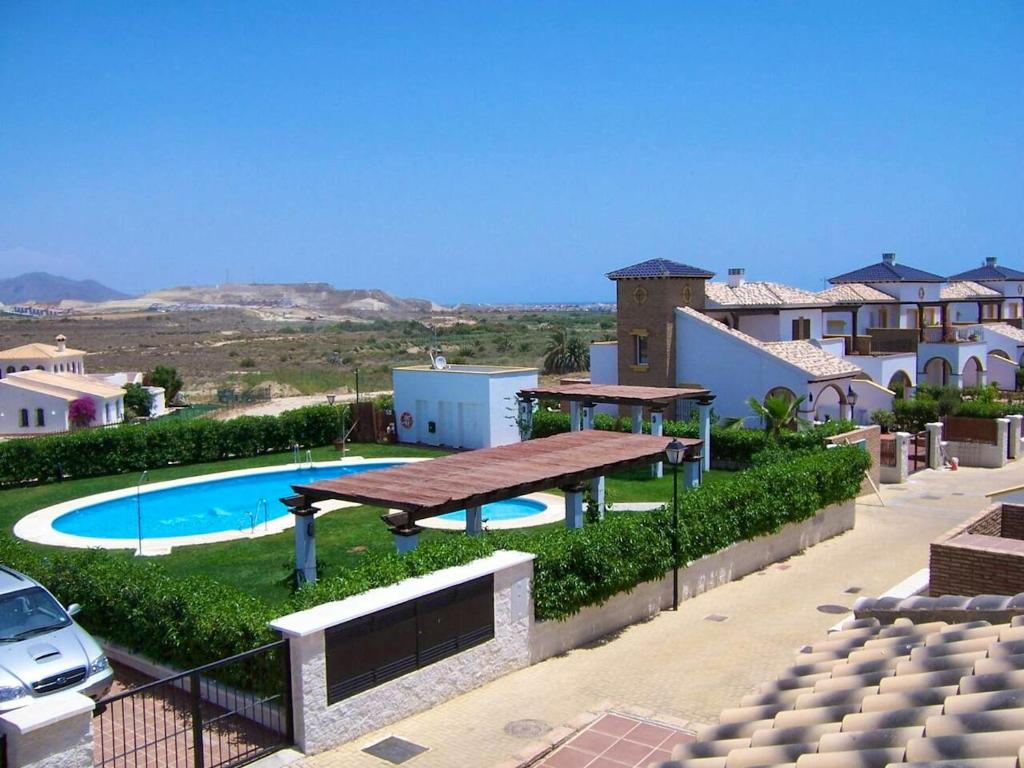 Pogled na bazen v nastanitvi 3 bedrooms villa with shared pool terrace and wifi at Vera 3 km away from the beach oz. v okolici