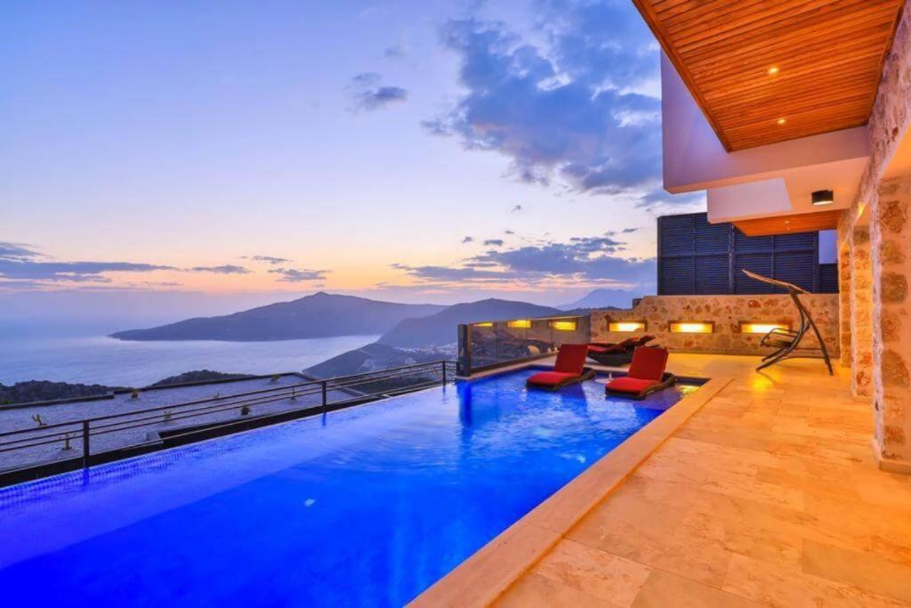 Villa Loft Kalkan with Jacuzzi-Sauna and Heating Swimming pool
