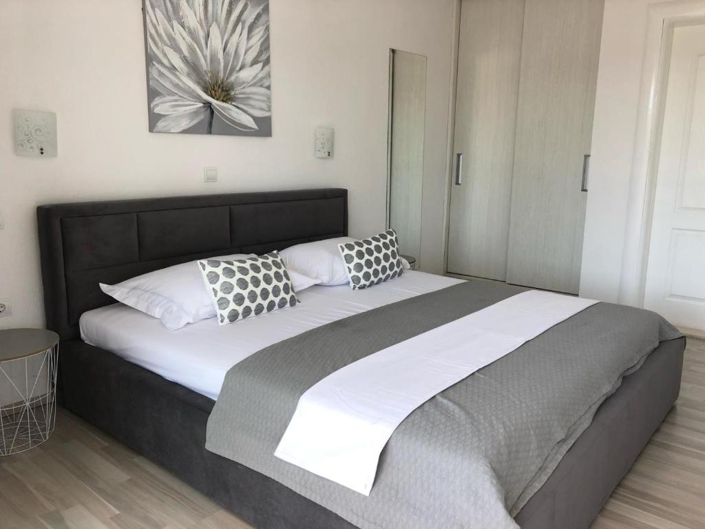 Postel nebo postele na pokoji v ubytování Apartments Antonia
