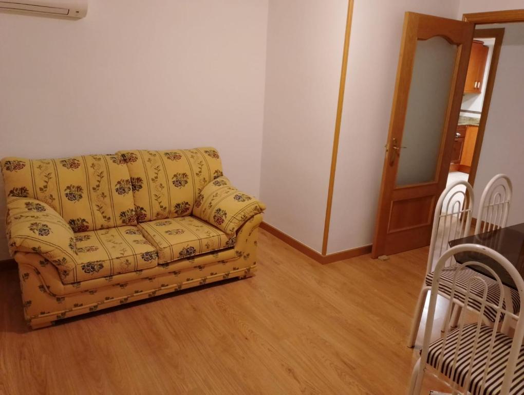 Prostor za sedenje u objektu Habitación cerca centro d Madrid