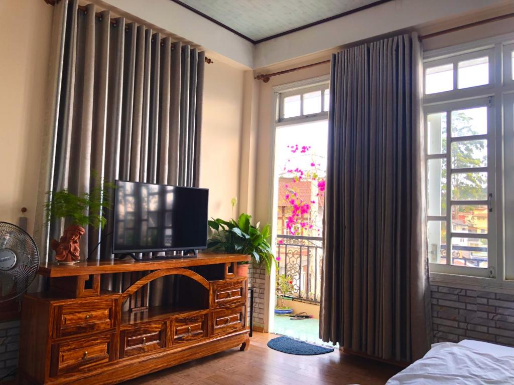 TV/trung tâm giải trí tại The One Home Đà Lạt