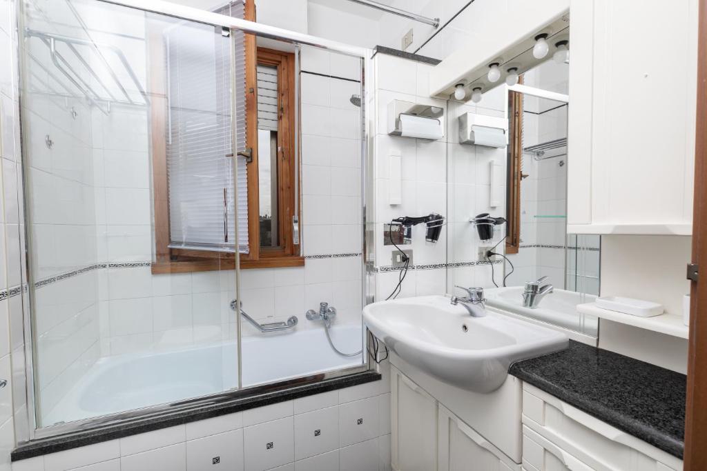 Koupelna v ubytování Apartment Forum V