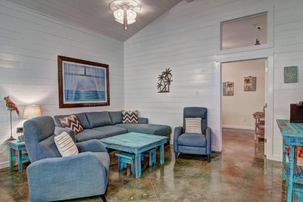 Parrotdise at Pirates Bay, Port Aransas Updated 2024 Prices