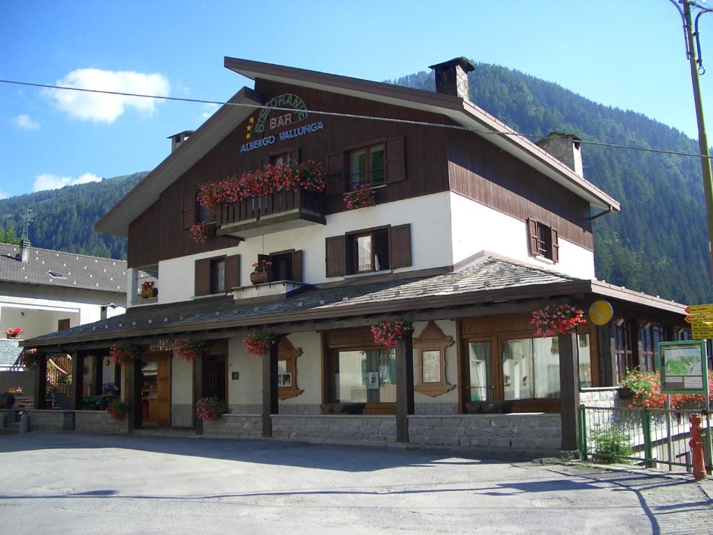 Nespecifikovaný výhled na hory nebo výhled na hory při pohledu z hotelu