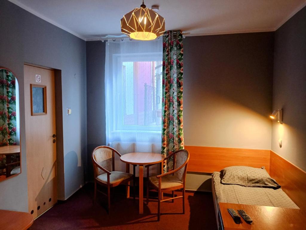ZAJAZD Wałbrzych - Twin Room With Private Bathroom