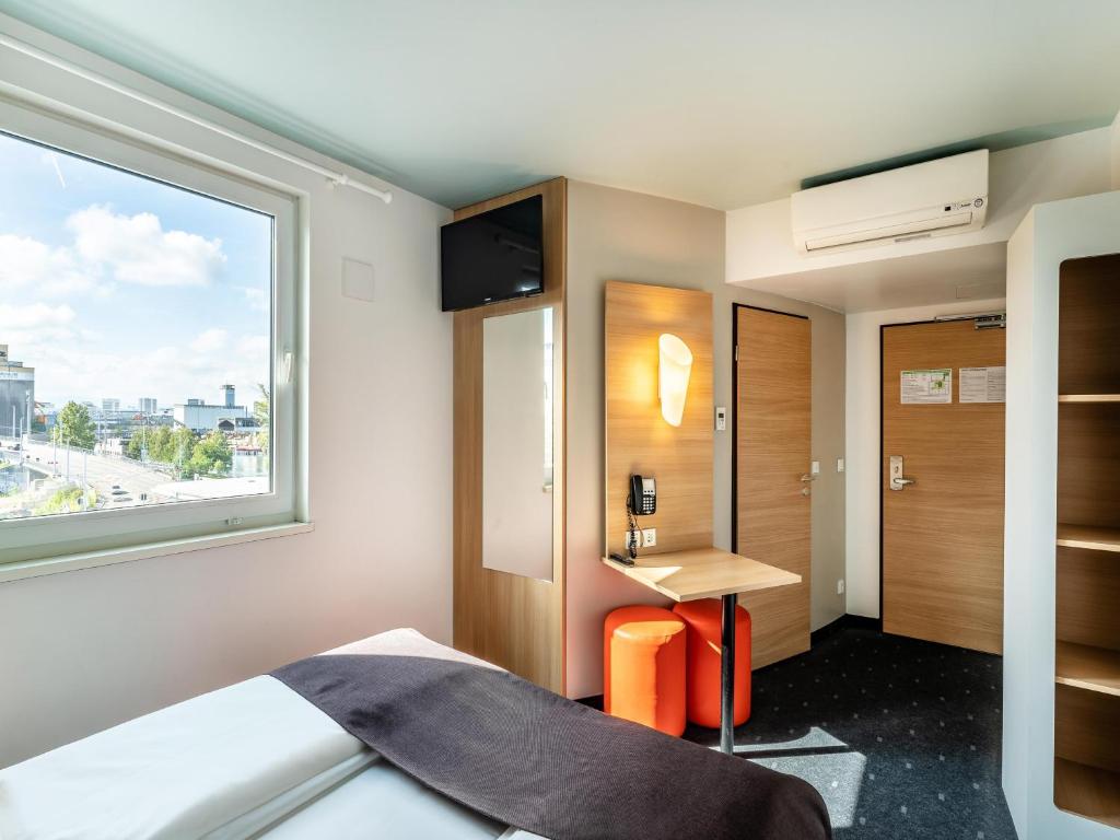 Postel nebo postele na pokoji v ubytování B&B Hotel Weil am Rhein/Basel