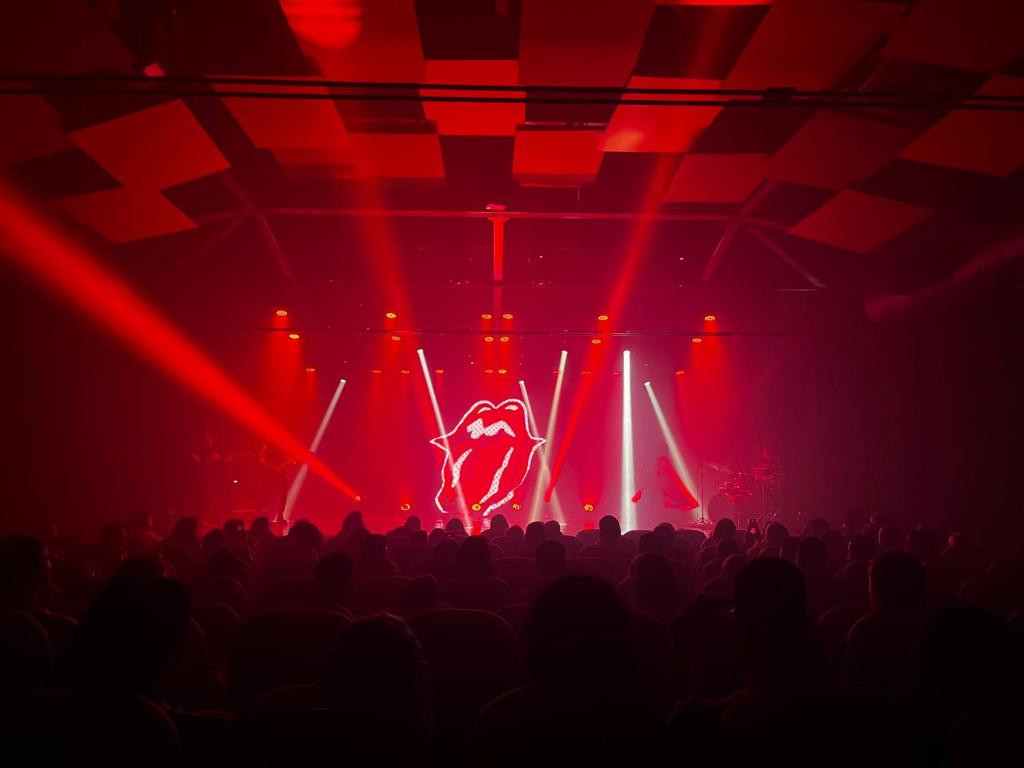 a crowd of people watching a concert with red lights at Costao do Santinho Resort All Inclusive in Florianópolis