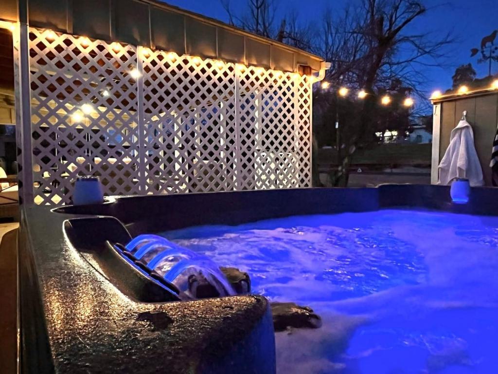 Waterside RetreatPoolside Oasis Hot Tub and More, Pueblo Updated