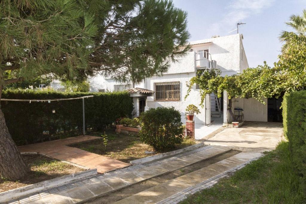 Vonkajšia záhrada v ubytovaní Araceli - Chalet en Riumar con piscina privada, jardín y barbacoa - Deltavacaciones