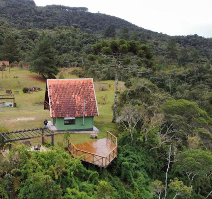 an aerial view of a house with a red roof at Nosso Pátio - Chalé na Montanha in Rancho Queimado