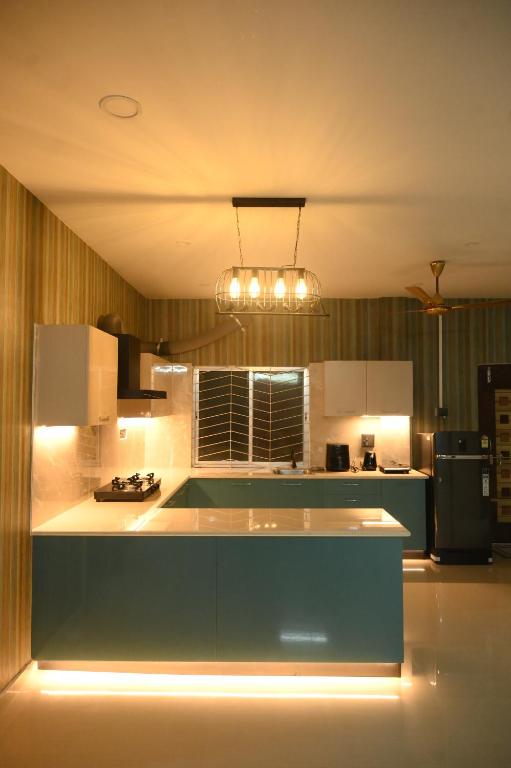 Kuchyň nebo kuchyňský kout v ubytování Mandolin Homestay in Dibrugarh - 2BHK Apartment