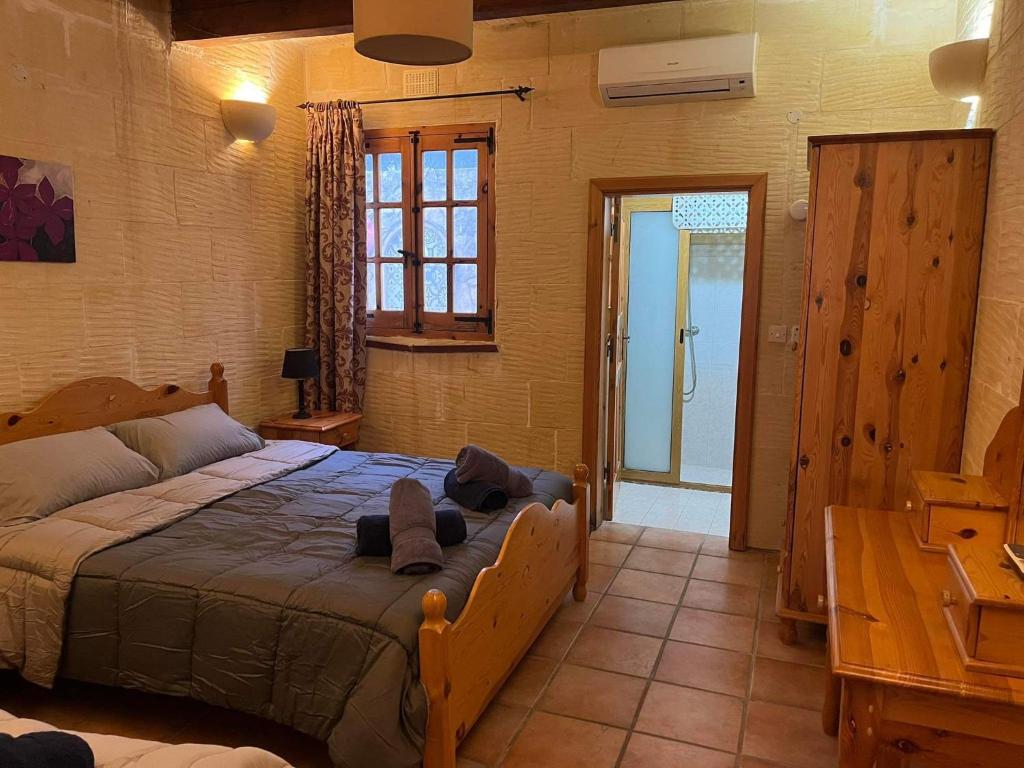 Postel nebo postele na pokoji v ubytování Farmhouse with Pool, Tas-Summiena Gozo