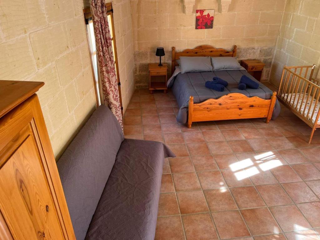 Postel nebo postele na pokoji v ubytování Farmhouse with Pool, Tas-Summiena Gozo