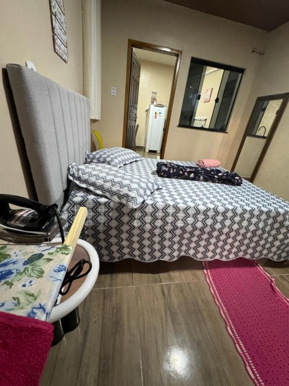 Postel nebo postele na pokoji v ubytování Espaço inteiro - Quarto e cozinha
