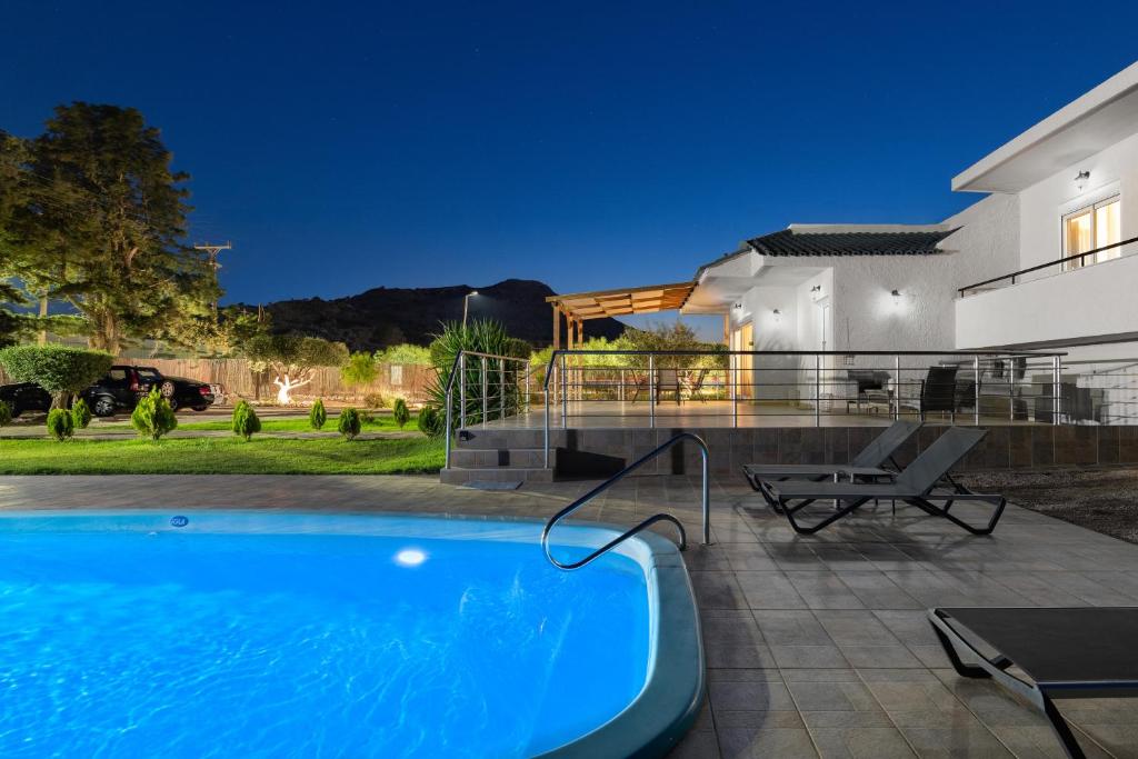 Bazén v ubytování Sugar View Villa In Kolymbia nebo v jeho okolí