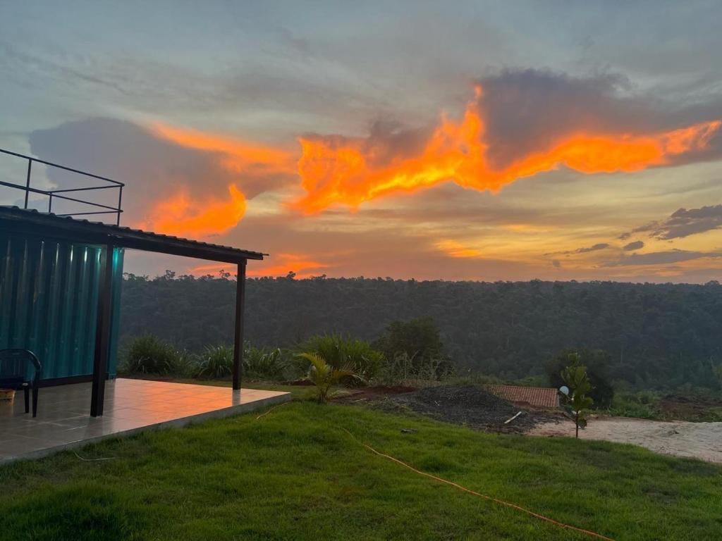 a view of a sunset from a house at Container Home Py in Puerto Presidente Franco