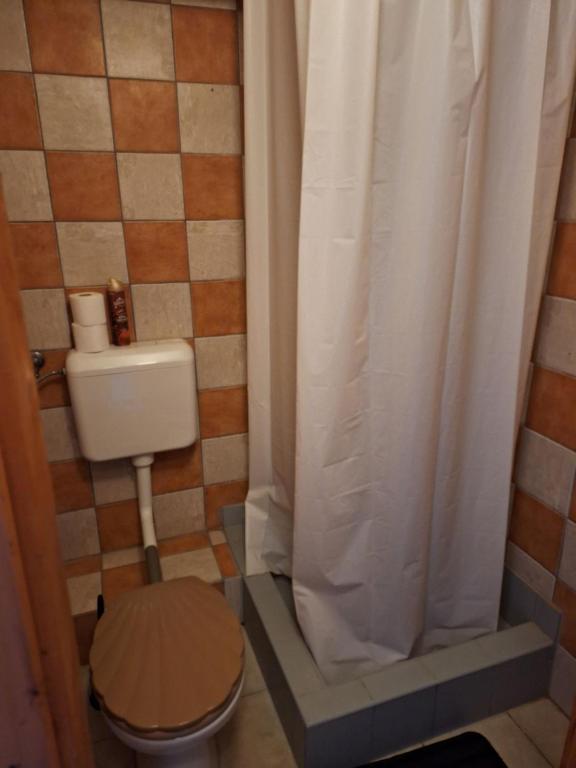 Fenyő Panzió - Habitación Familiar Con Ducha