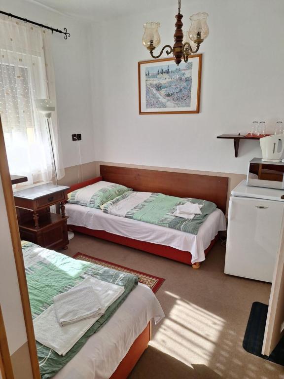 Fenyő Panzió - Habitación Cuádruple Con Baño Privado