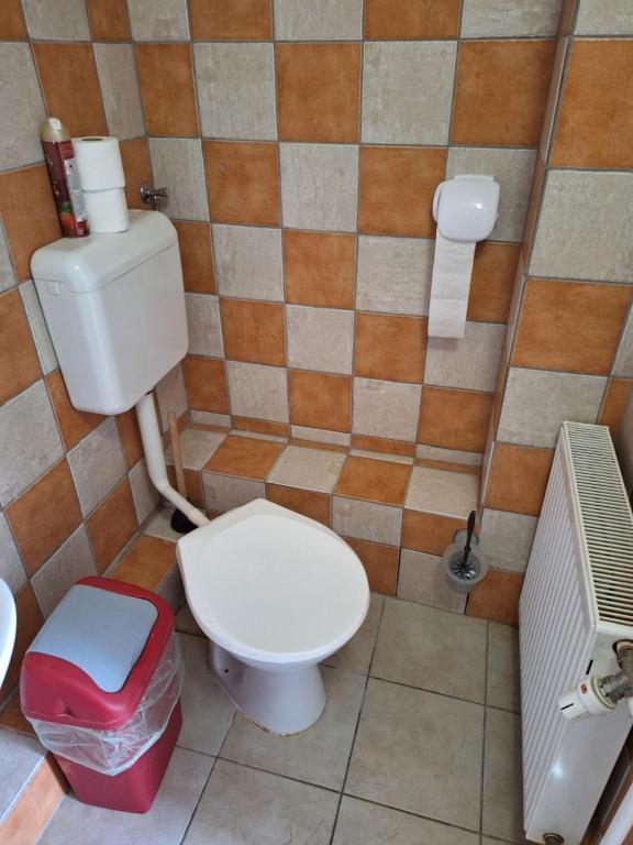 Fenyő Panzió - Habitación Cuádruple Con Baño Privado