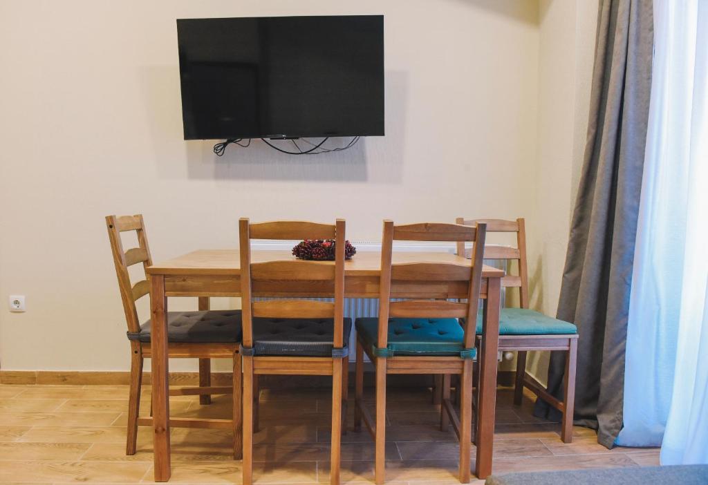 Телевизор и/или развлекательный центр в MaRKoS flat in Bakuriani Inn