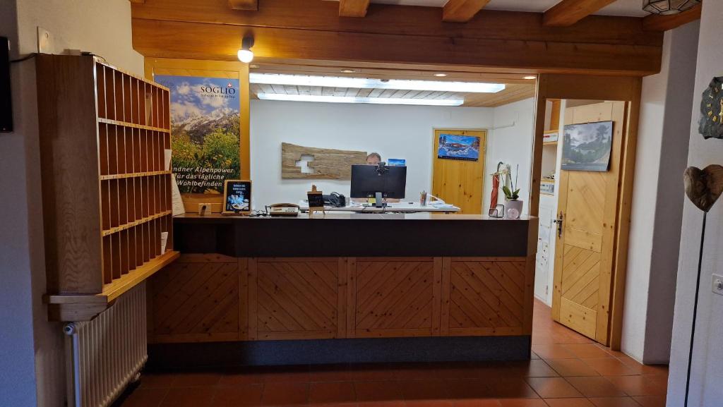 TV a/nebo společenská místnost v ubytování Aparthotel Chesa Bellaval