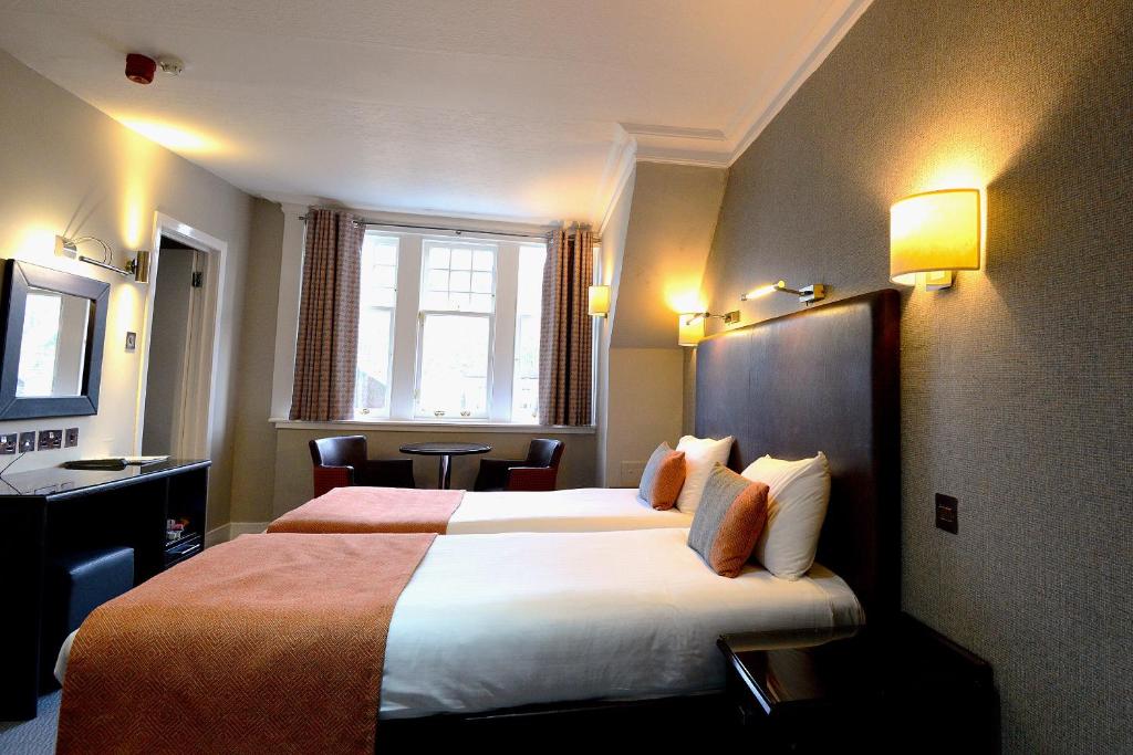 Postel nebo postele na pokoji v ubytování Columba Hotel